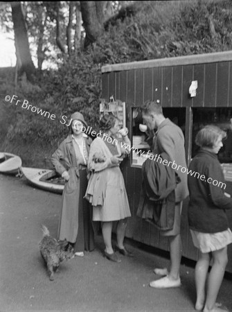 MRS ROSS WITH BERTIE & ETTA MARTIN AT TEA-STALL